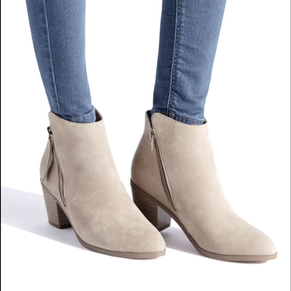 BRAND NEW JUSTFAB POINTED TOE CHUNKY WOMEN"S BOOTIE